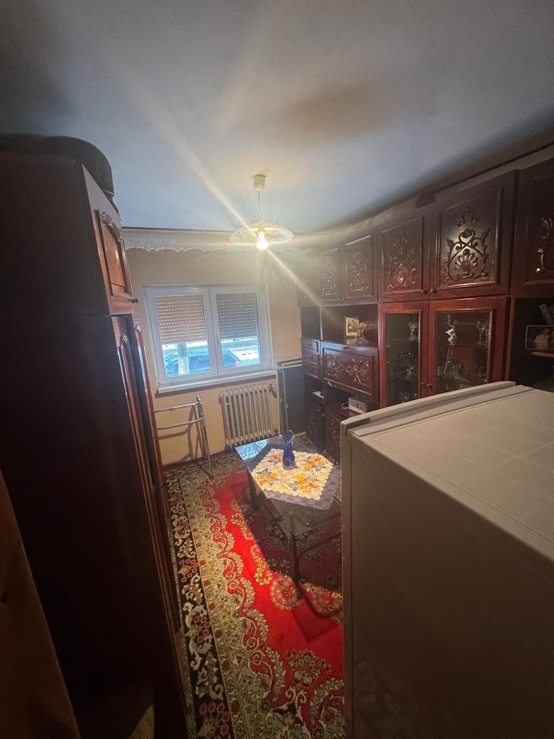 Apartament 4 camere de vânzare – zonă Școala 8 - Poză 15