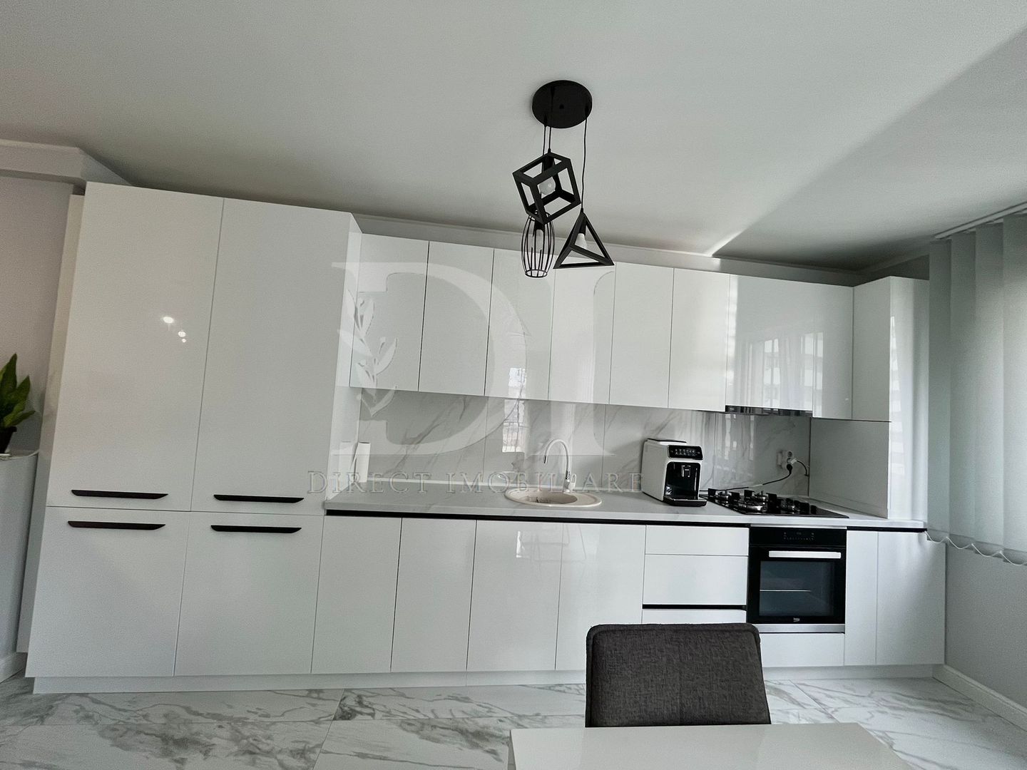 Apartament etaj intermediar | Zona Eroilor | parcare inclusa - Poză 14