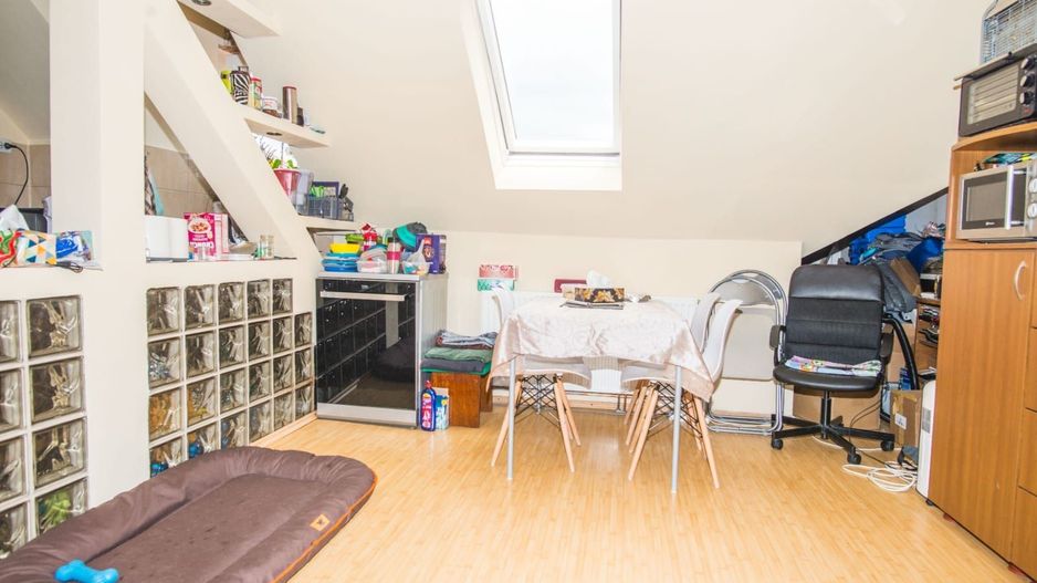 15 Noiembrie, apartament la mansardă - Poză 8