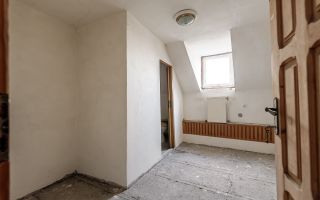 Clădire potrivită pentru proiecte educaționale sau de îngrijire - Poză 7