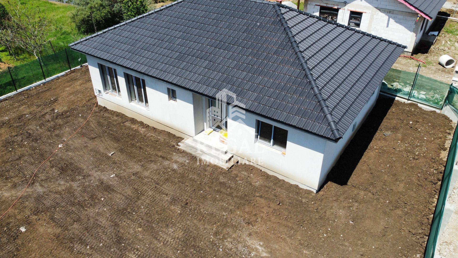 Casă de vânzare în Buituri – ideală pentru personalizare - Poză 1
