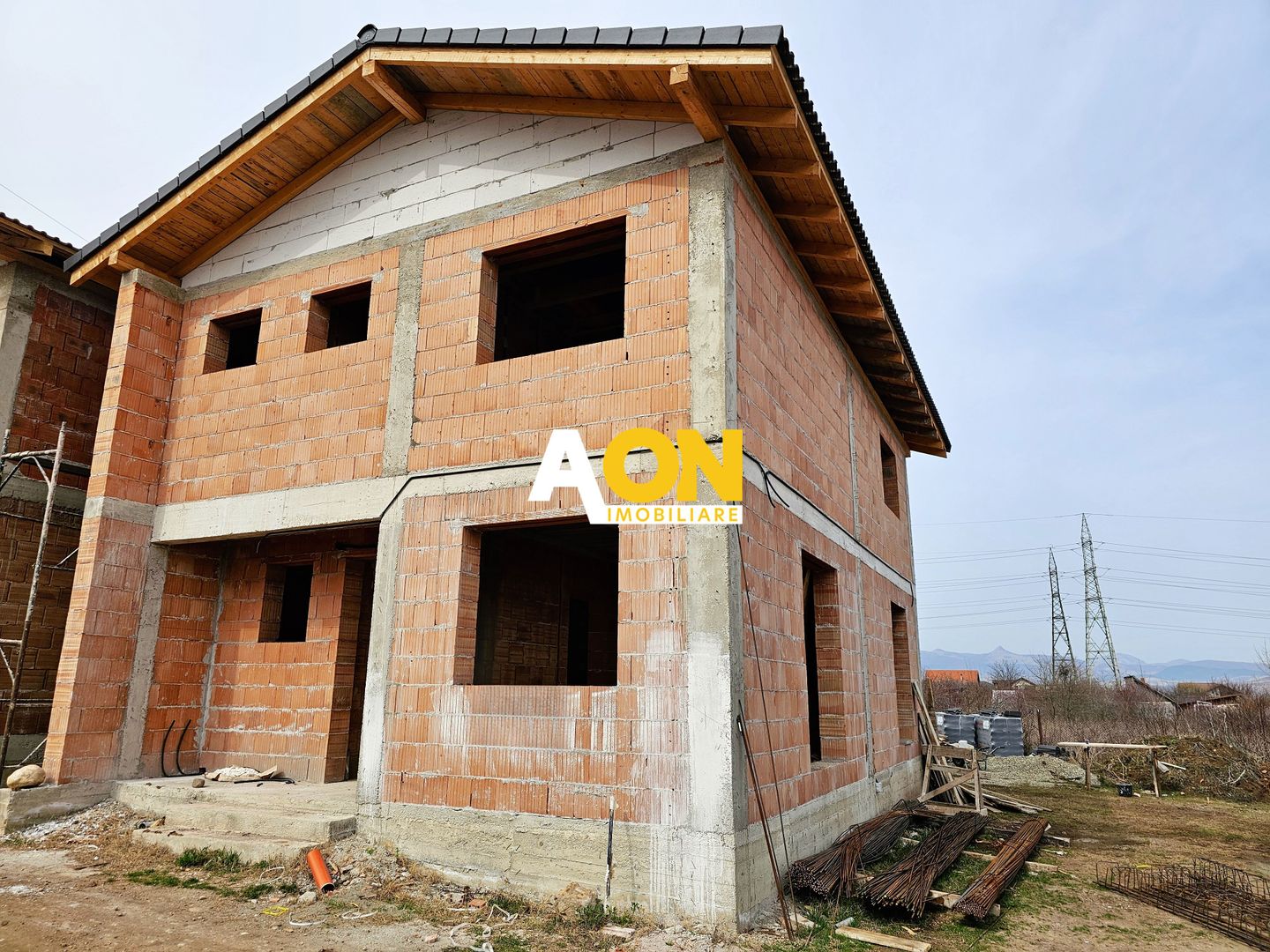 Casa la rosu, 4 camere, 3 bai, 339 mp teren, zona Valea Popii - Poză 1