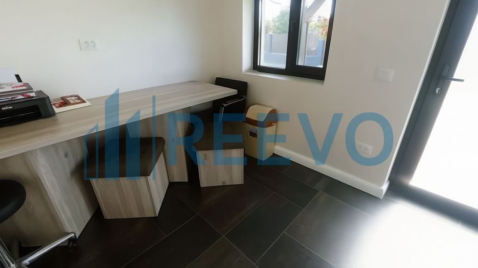 Proprietate Premium cu Două Case și Piscină în Hemeiuș - Poză 22