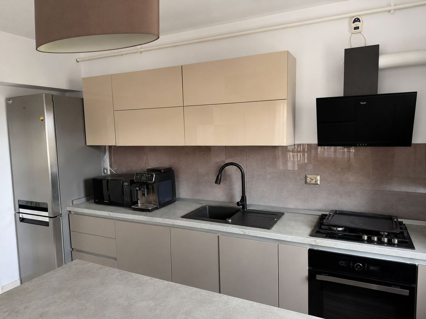 Apartament modern cu 3 camere de inchiriat in zona ultra-centrala - Poză 4