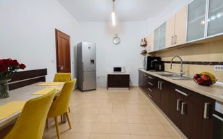 Casa spatioasa. Pretabil si pt. clinica, invatamant, camin varstnici. - Poză 6