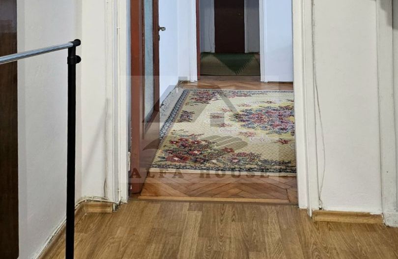 Apartament cu trei camere, zona Centrul Civic,  71 mp - Poză 2