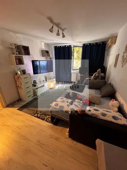 2 Cam ~ Etaj 1 ~ 51mp ~ Decomandat ~ metrou Raul Doamnei - Poză 3