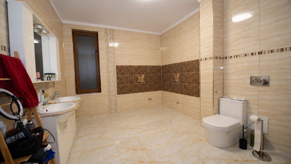Apartament cu 4 camere 169mp, parter si teren 175mp, în zona Grivita - Poză 8