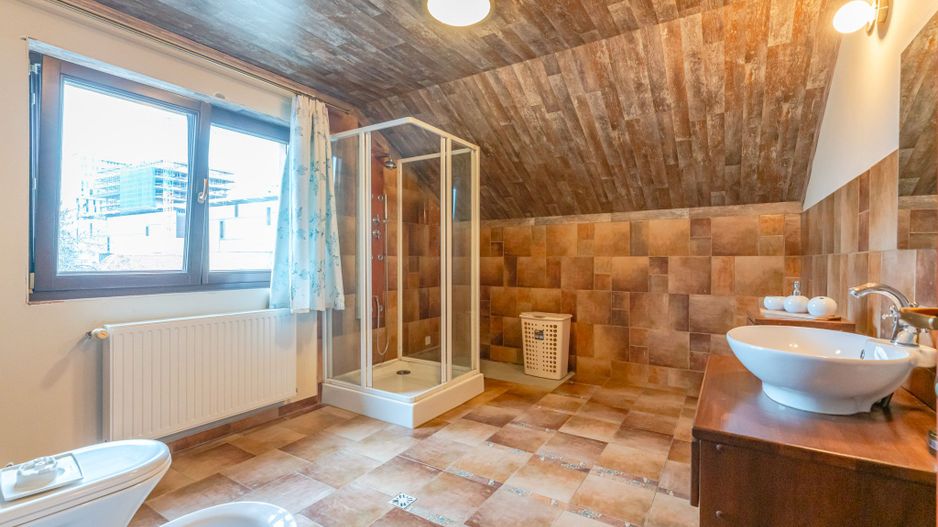 Casă individuală cu 7 camere lângă AFI Mall, ideală pentru birouri sau locuință - Poză 18