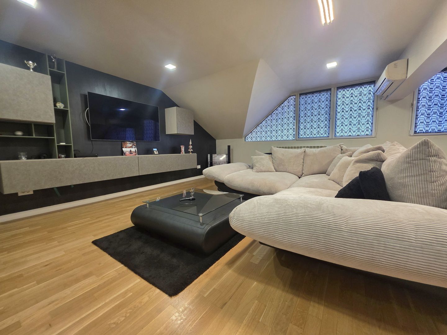 Vilă excepțională cu lift, piscina și teren de 1000 mp | VOLUNTARI - Poză 9