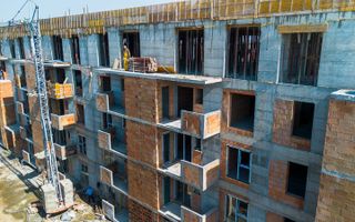 Apartament cu 2 camere si curte proprie, zona Lac Binder, lift - Poză 2