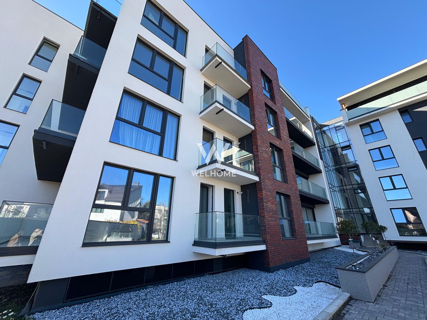 Apartament PREMIUM 3 camere cu GARAJ si boxa - zona Centrala - Poză 13