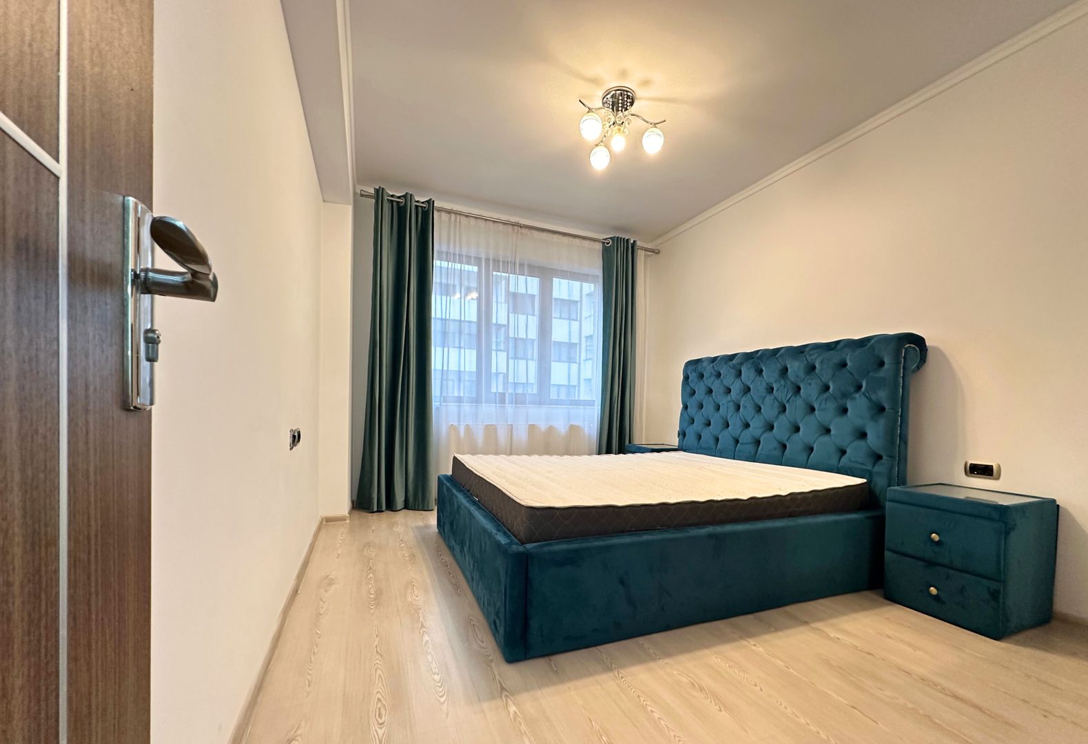 Vând apartament 3 camere 3 minute de Coresi complex ISARAN - Poză 24
