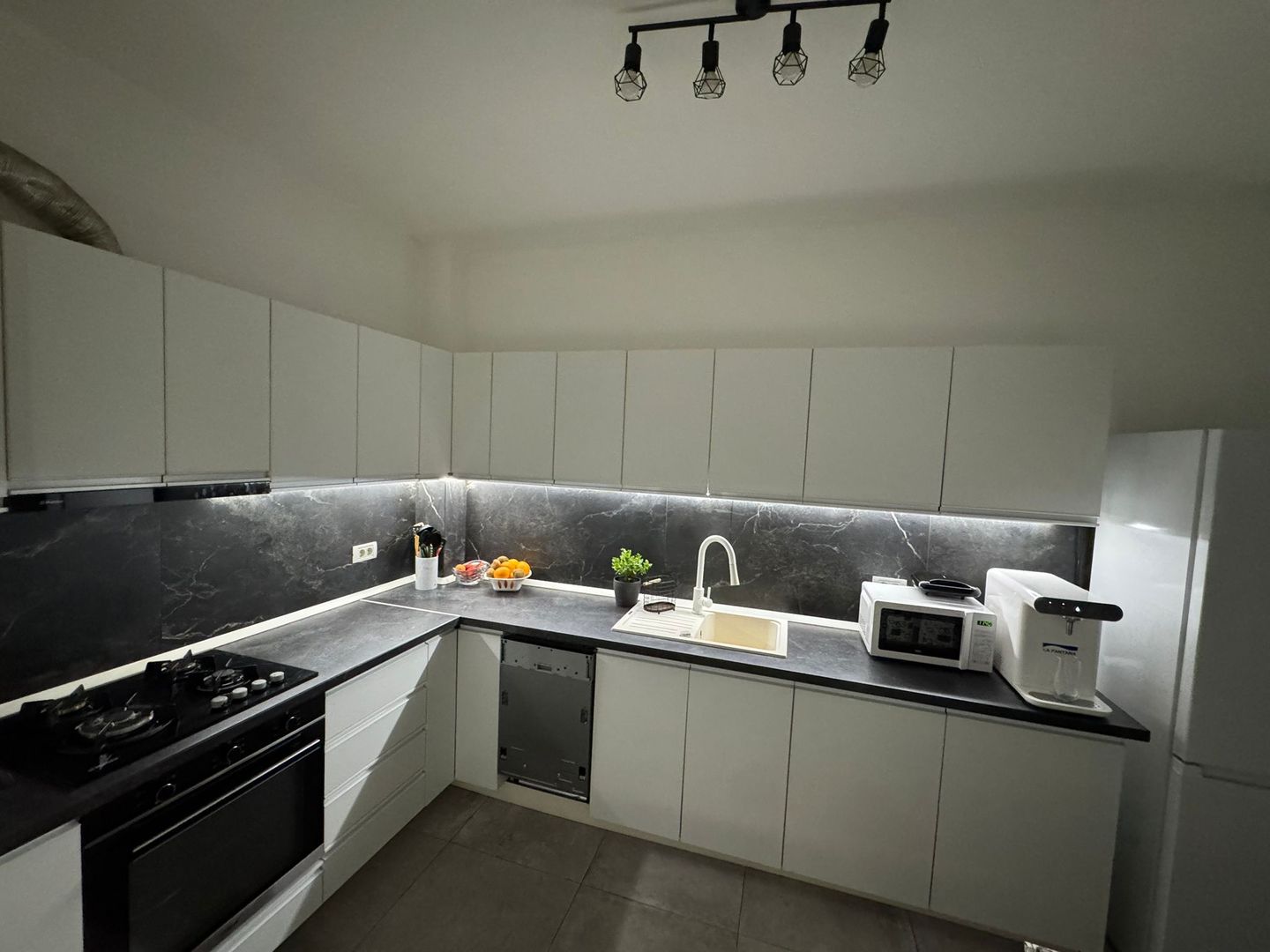 Giroc | 2 Camere | Etaj 1 | Mobilat si Utilat | Curte comuna | - Poză 3