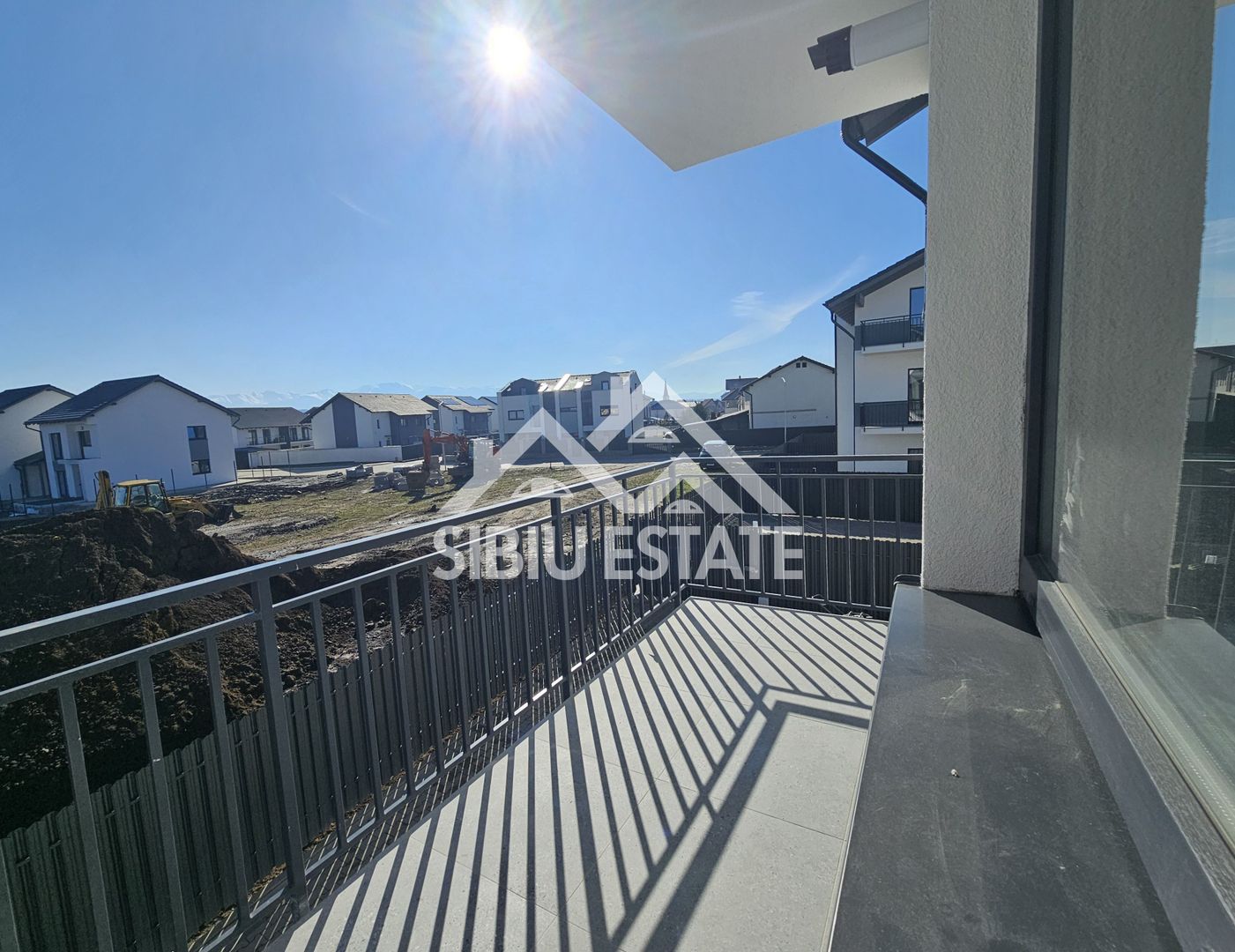 Apartament 3 camere, 2 bai, etaj 1 Selimbar - Poză 1