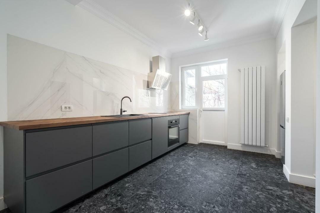 Apartament 5 Camera cu intrare proprie și curte, ideal pentru birou - Poză 4