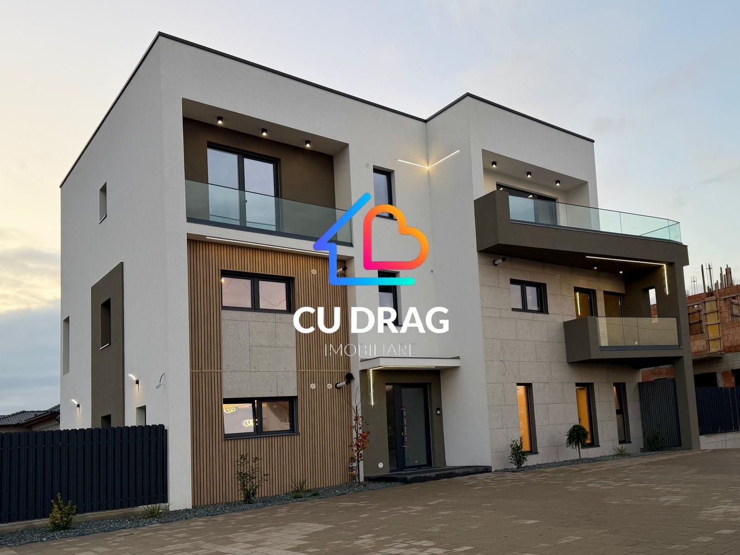 Lux si confort Apartament cu 200 mp de curte - Poză 1