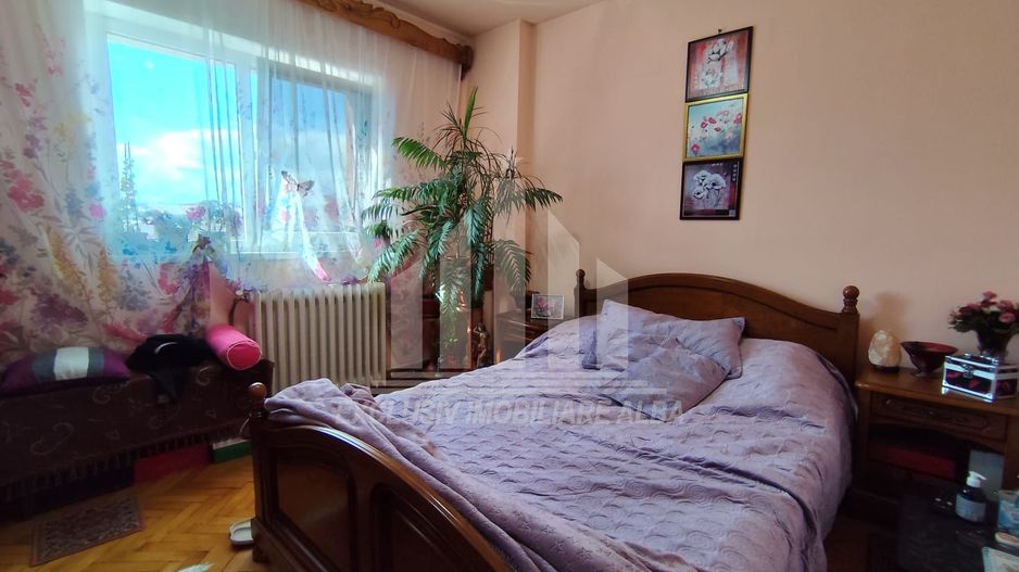 Apartament cu 3 camere de vanzare, Cetate - Poză 5