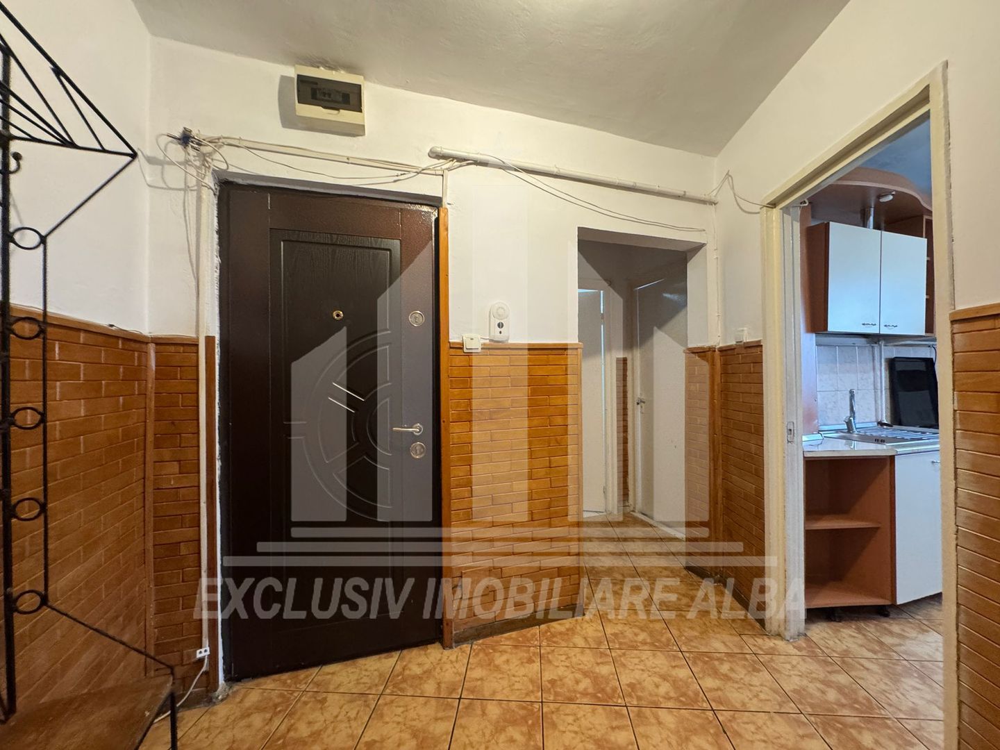 Apartament cu 2 camere decomandate, etaj intermediar, Cetate - Poză 4
