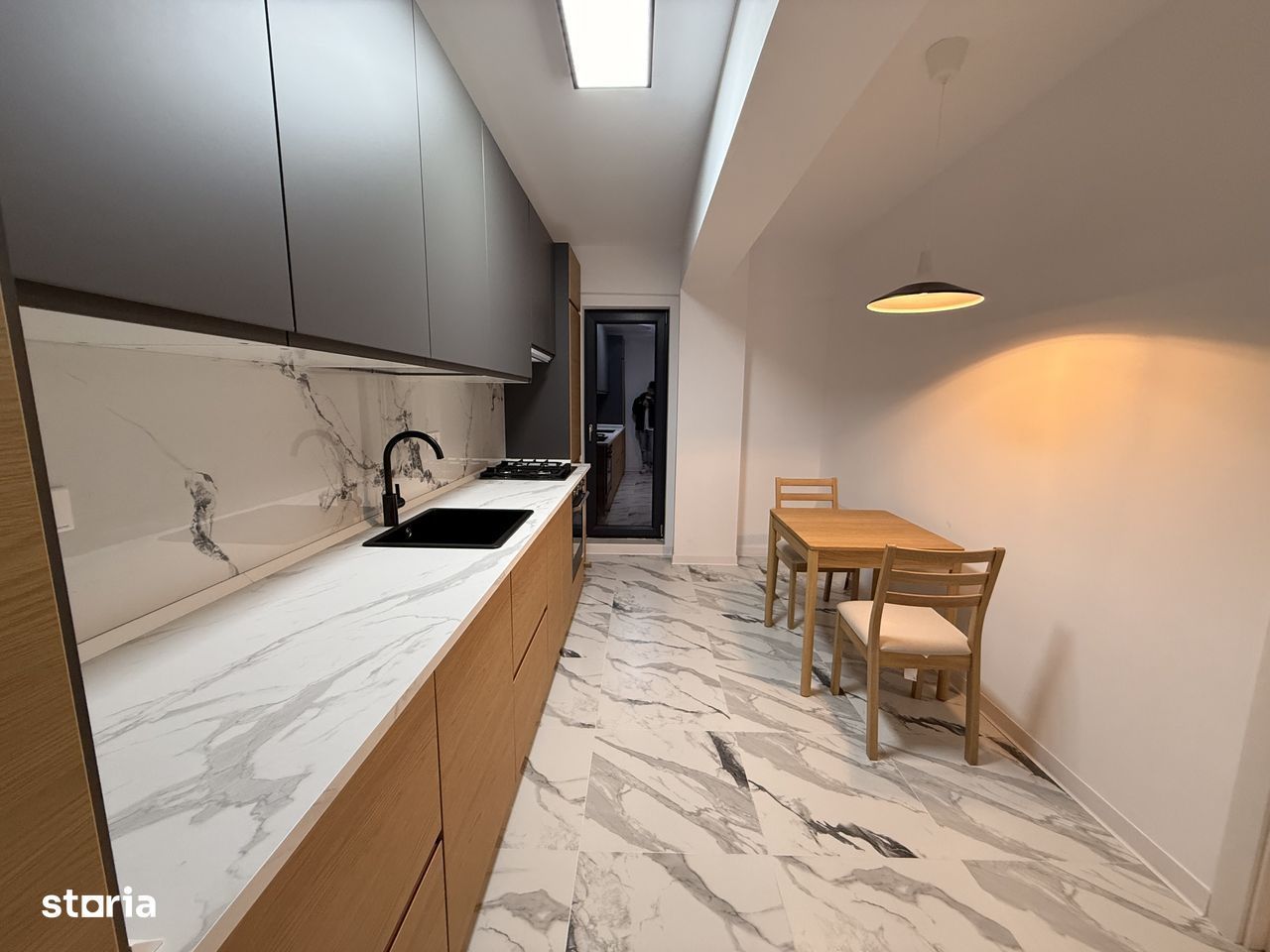 Apartament cu 2 camere, parcare subterana și 2 balcoane - Poză 2