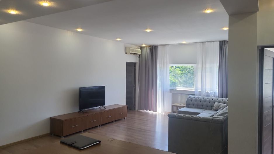 Apartament cu 4 camere  superb (100mp) - Poză 2