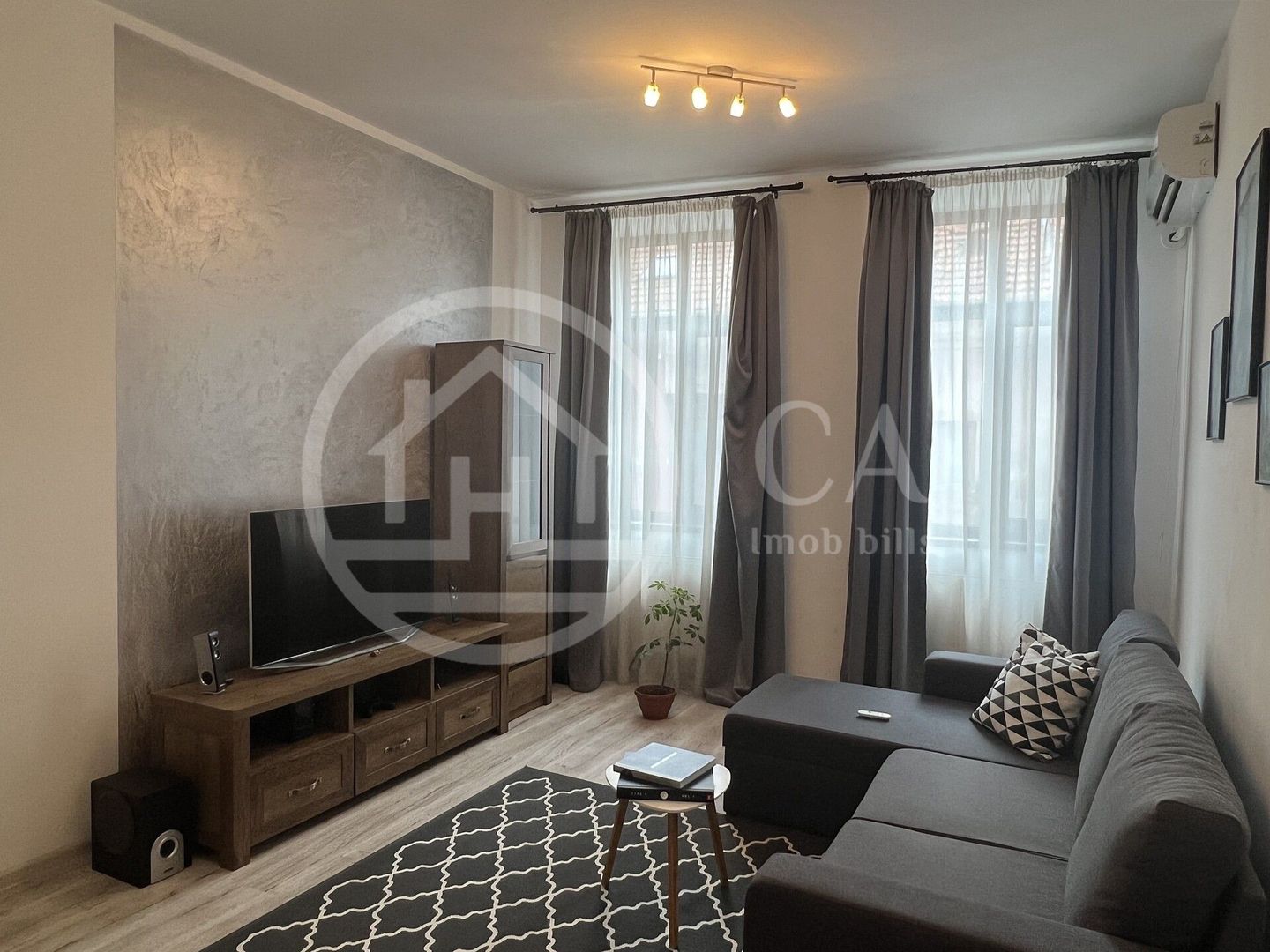 Apartament cu 2 camere de vanzare Ultracentral Oradea - Poză 1