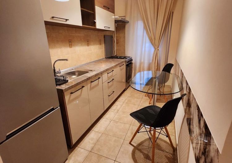 2 camere mobilat, parter cu balcon, parcare, zona Diham - Poză 4