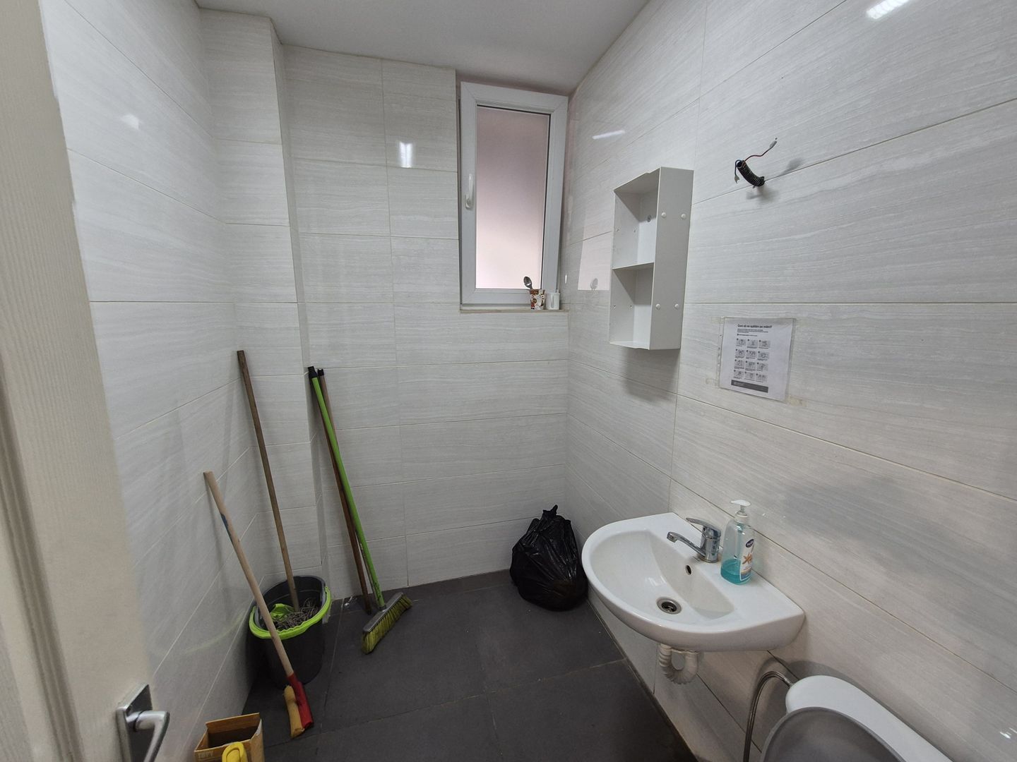 Spatiu comercial 109,54 + 2 locuri de parcare - Varteju - Poză 14