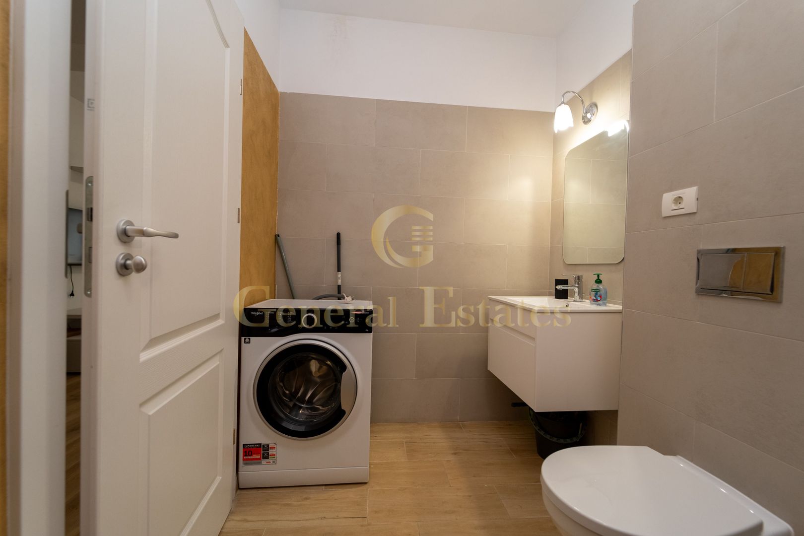 Apartament de închiriat cu 2 camere în Tractorul, Brașov - Poză 9