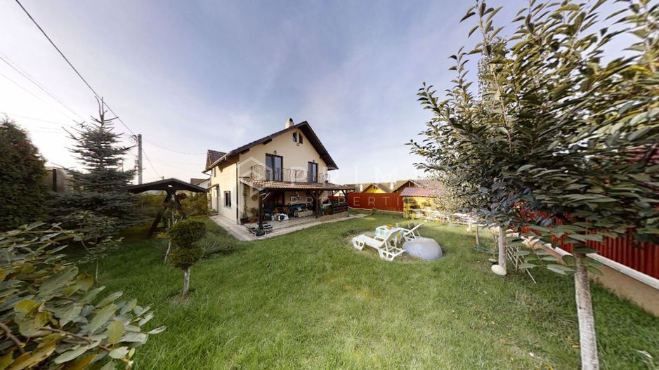 Casă spațioasă de închiriat cu 4 camere + panouri fotovoltaice-Corunca - Poză 1