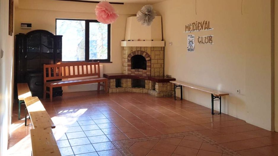 Hotel cu arhitectură montană deosebită poziționare premium Sâmbătă de Sus - Poză 17