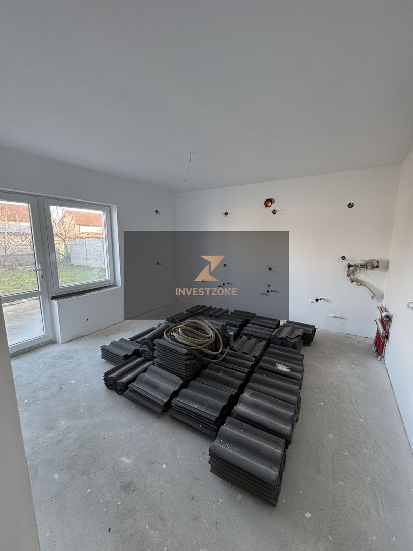 Casă la intrare în Sântandrei - Poză 2