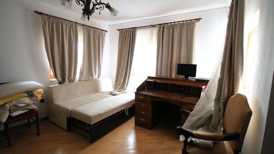 Proprietate deosebita - casa cu curte si livada - Poză 27