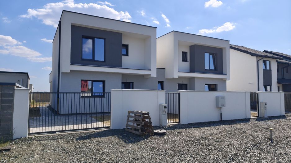 1/2 Duplex Sacalaz P+E,4Camere,2 Bai,Proiect Modern - Poză 2