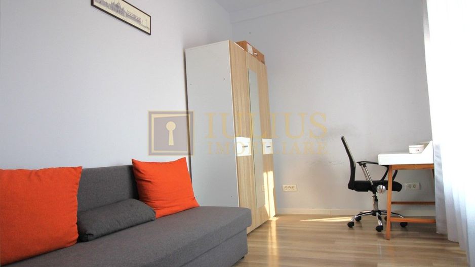 Casa cu 3 camere, locuri de  parcare, curte - Poză 5