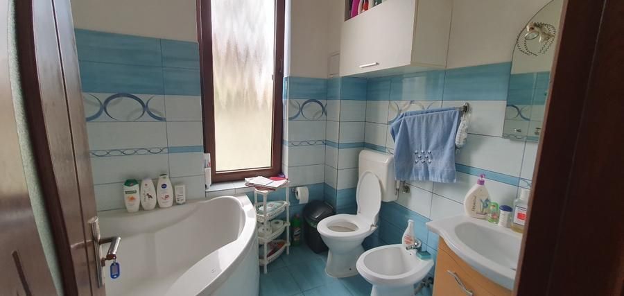 Casa spațioasă  P+1E,526 mp teren-strada liniștită. - Poză 24