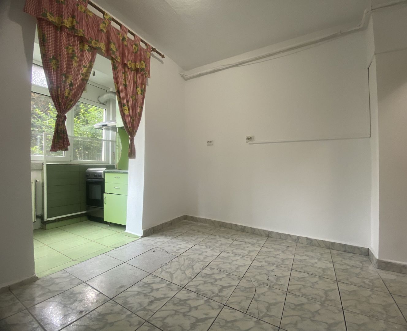 Micro 3, etajul 1! Vanzare apartament cu 3 camere, decomandat - Poză 7