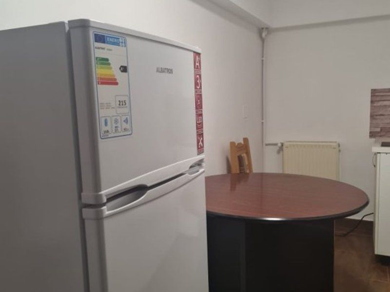 Garsoniera mobilata si utilata - zona garii 200 euro - Poză 4