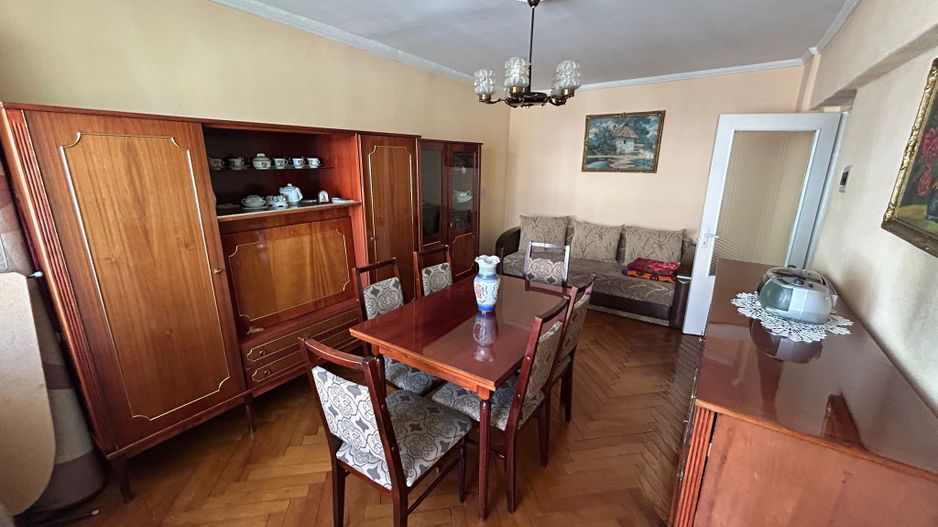 Apartament 3 camere, etaj 3 - zona Cetate - Poză 3