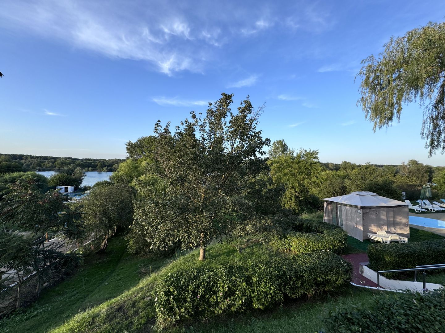 Hotel 20 camere Delta Dunarii 50 m deschidere teren 6000 mp acces auto - Poză 52