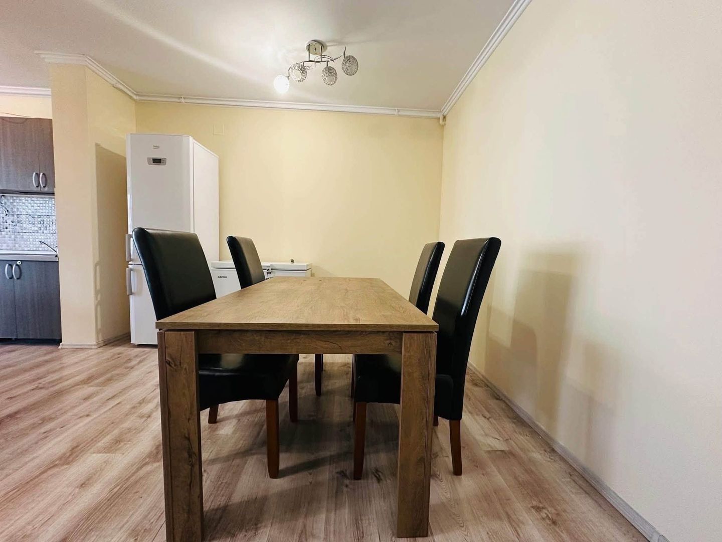 Apart. 3 camere, Ared R 18 pe str. Tudor Vladimirescu - Oradea - Poză 6