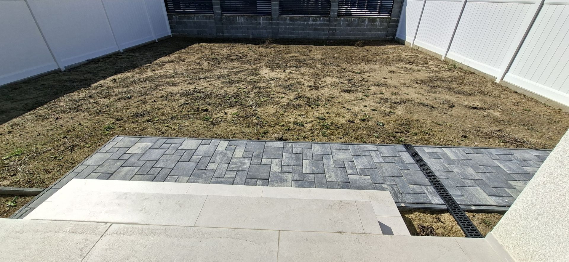 Duplex spatios cu garaj si pereti dublii - Poză 3