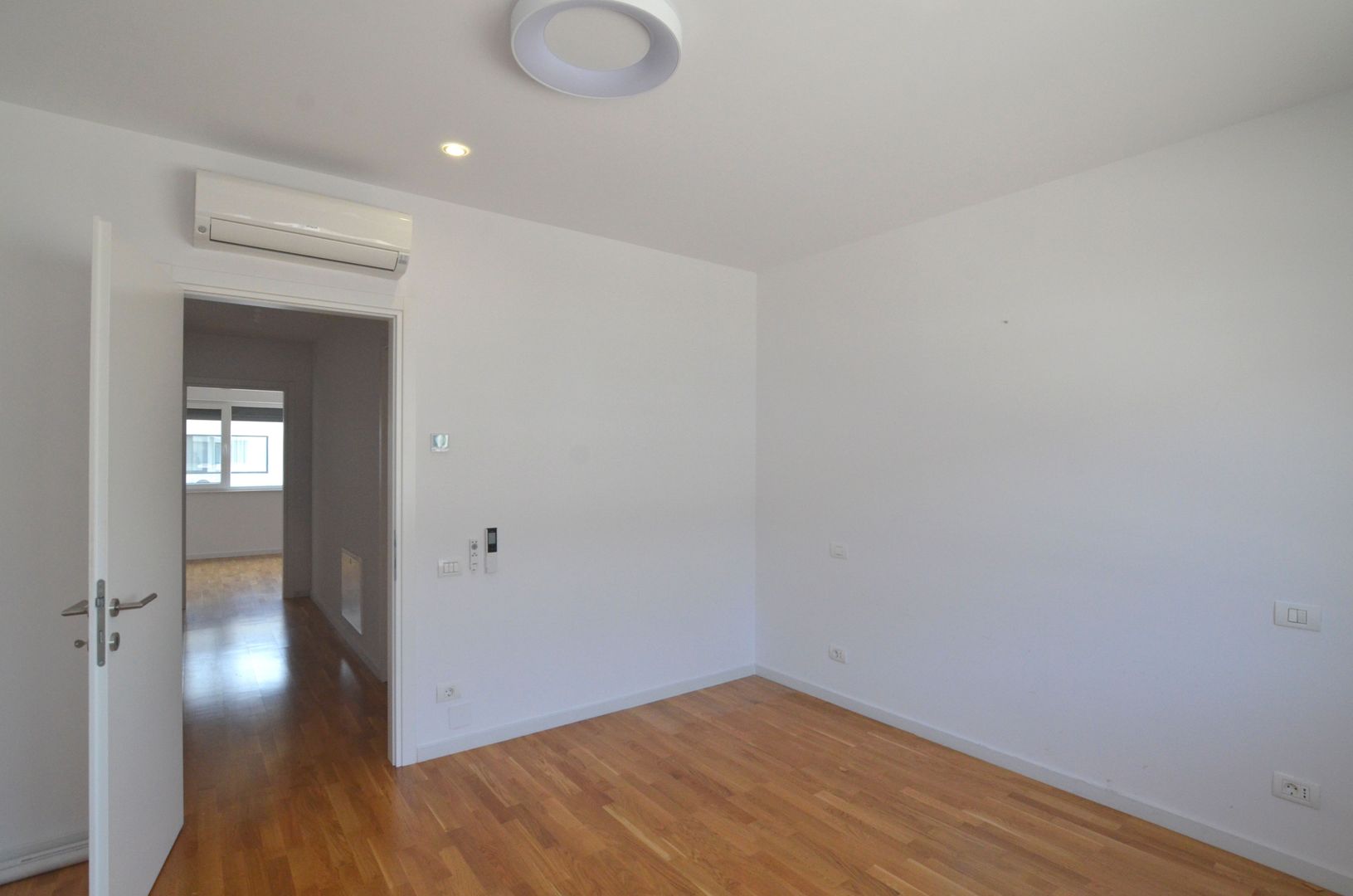 Inchiriem casa insiruita 5 camere partial mobilata - Poză 18