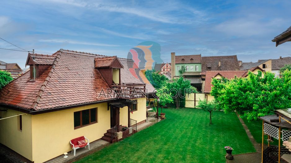 Casă nou construită în Centrul vechi Medias - Poză 2