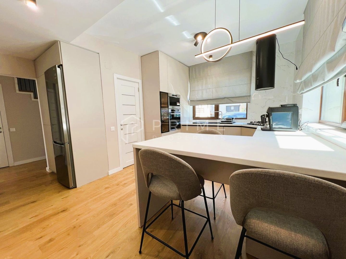 Casă Duplex de vânzare – Corunca | Design deosebit, aproape de pădure - Poză 4