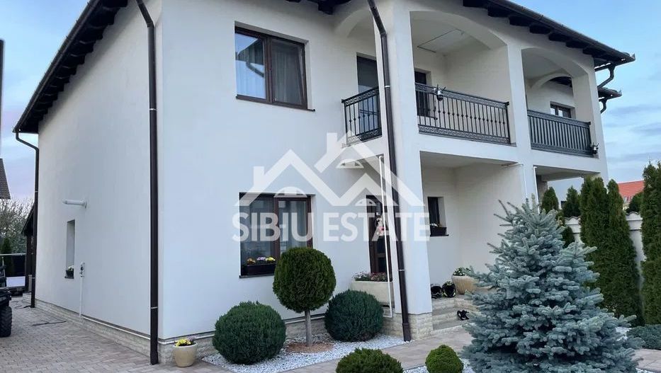 Duplex elegant, gata de mutare – finisaje premium, curte amenajată - Poză 2