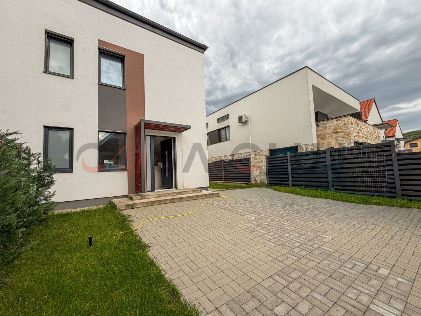 Casa noua, 4 camere, strada inchisa, zona Campului! - Poză 4