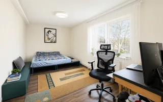 Casă spațioasă cu 8 camere, teren generos, oferă libertate și confort - Poză 20