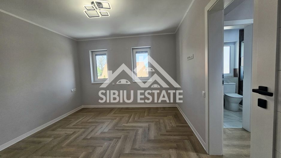 Casa gata de mutare,  finisata, curte mare amenajata Selimbar - Poză 10