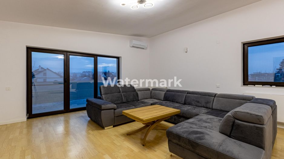 Apartament cu 4 camere de închiriat în zona Alexandru cel Bun - Poză 3